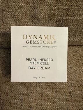 Dynamic Gemstone- Pearl-Infused Stem Cell Day Cream